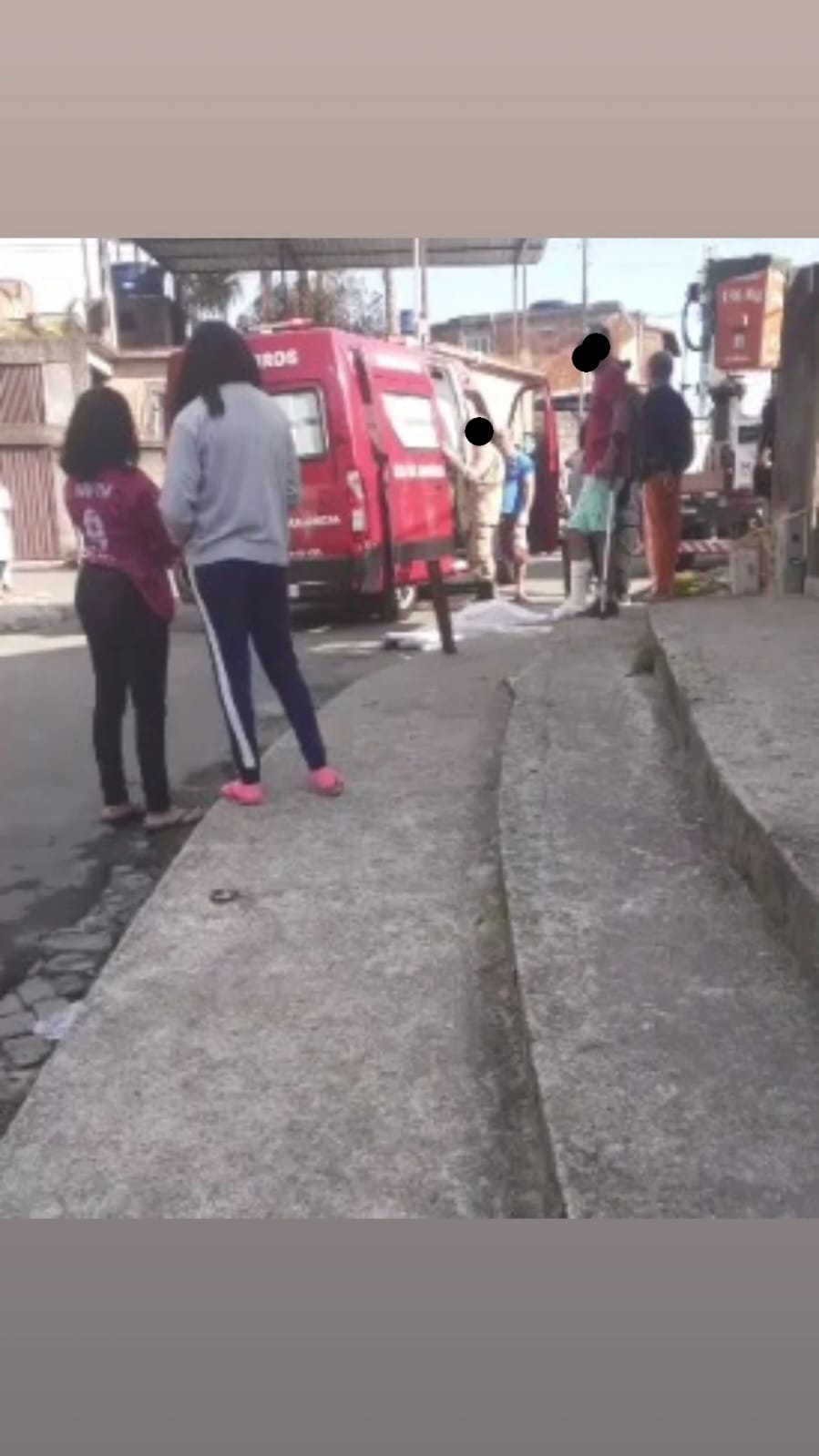 Mulher morre após ser atropelada por caminhão no Sargento Boening, em Petrópolis