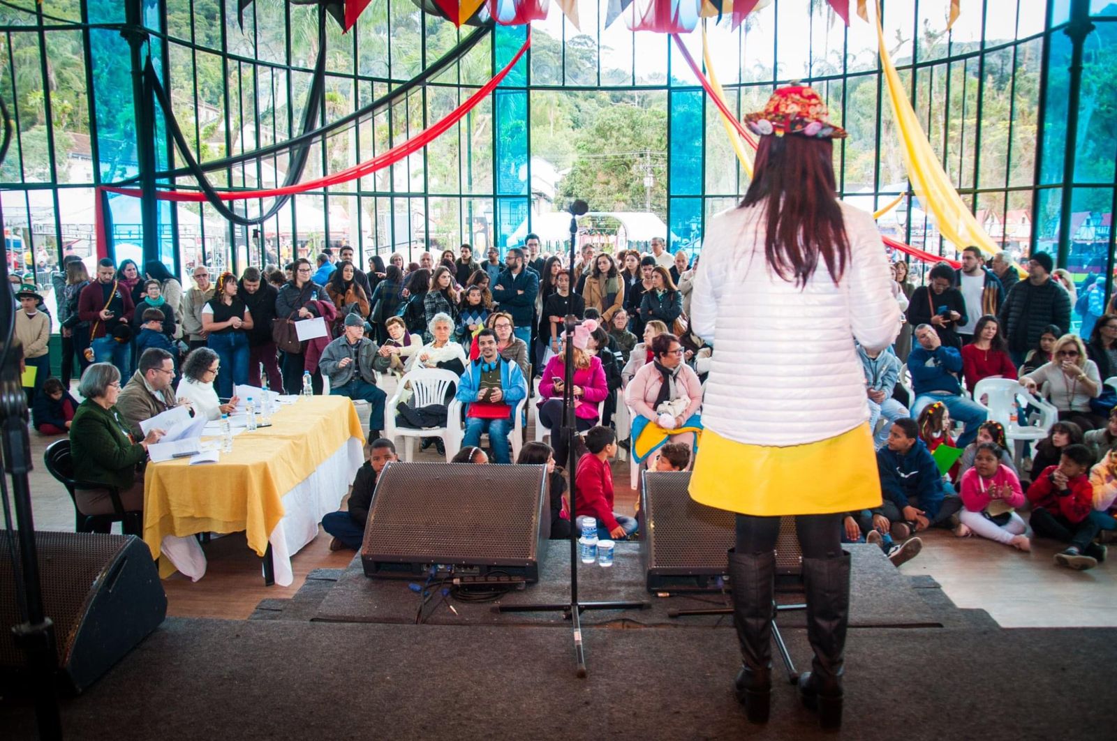 Alunos das escolas municipais participaram do 27º Concurso de poesias da Bauernfest
