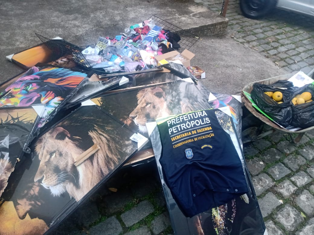 Coordenadoria de Fiscalização faz ação no Centro contra comércio ambulante irregular
