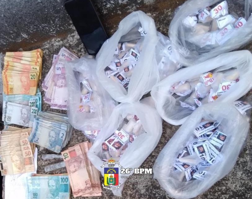 Policias Militares prendem duas pessoas por tráfico de drogas no Duarte da Silveira, em Petrópolis