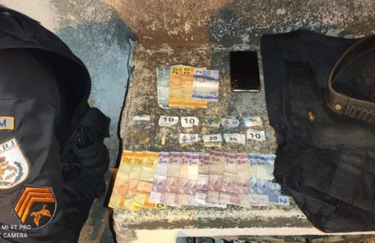 PM prende homem por tráfico de drogas no Quitandinha, em Petrópolis