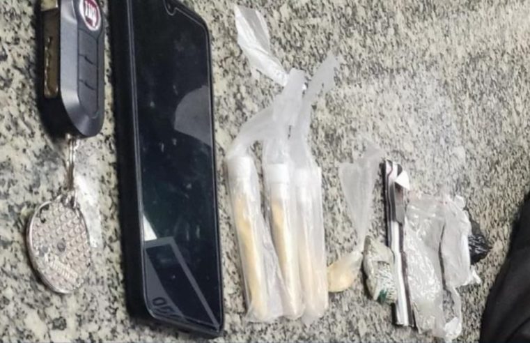 PM prende dois homens com drogas no Centro de Petrópolis