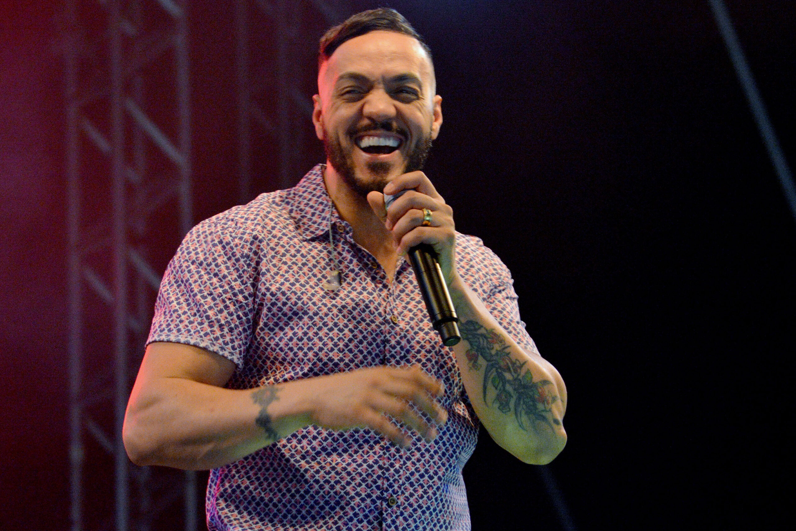 Cantor Belo se apresenta hoje em Teresópolis