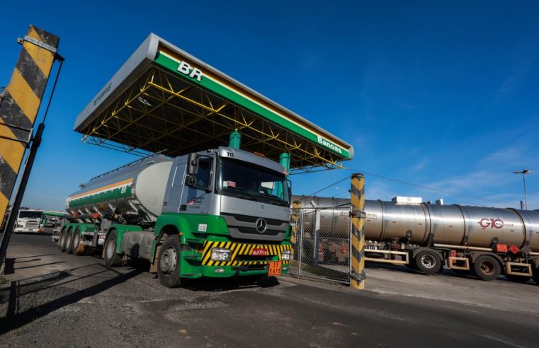 Petrobras anuncia redução de R$ 0,18 na gasolina para distribuidoras