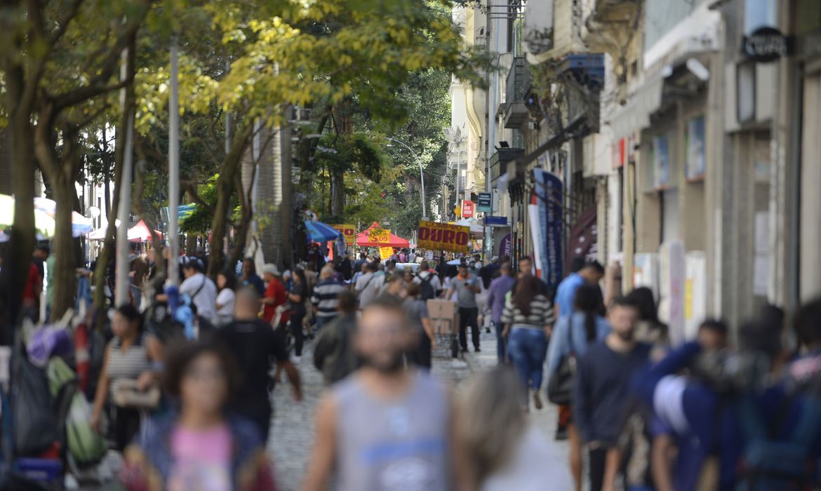 Covid-19 está em queda pela sétima semana seguida no Rio de Janeiro