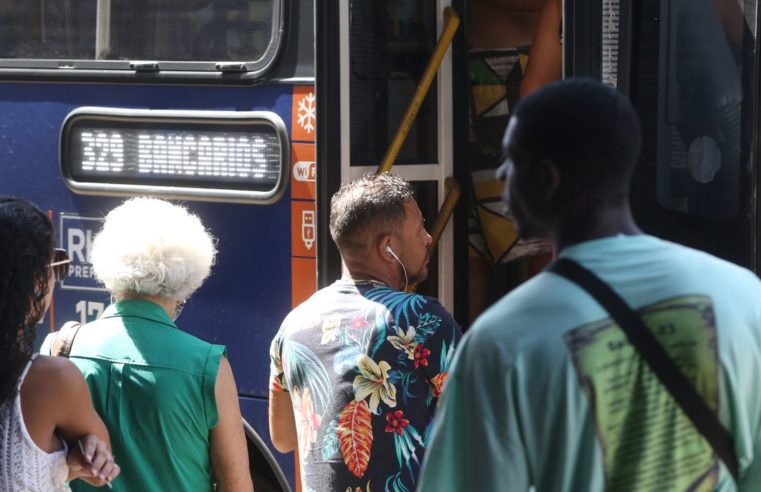 Governo libera R$ 2,5 bilhões para transporte público de idosos