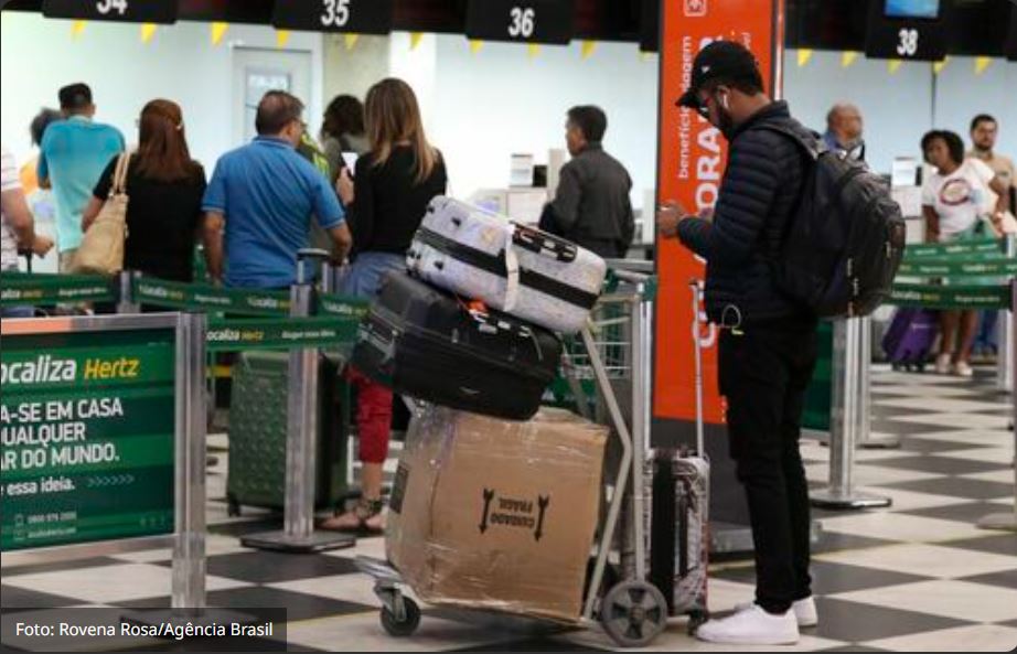 Brasileiros passaram mais tempo viajando em 2021, diz IBGE