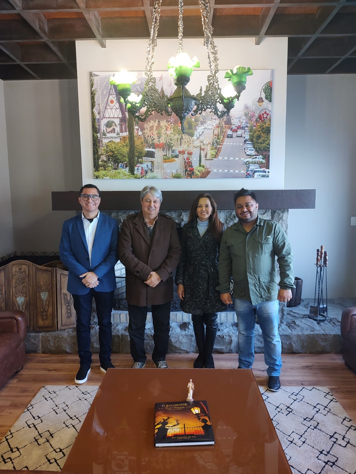 Prefeito e Secretário de Turismo de Nova Friburgo fazem visita oficial a Gramado