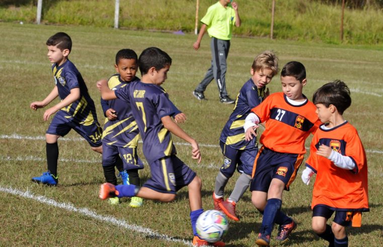 Bola rola neste fim de semana para jogos de Futebol, Fut-7 de Escolinhas e Futsal feminino em Petrópolis