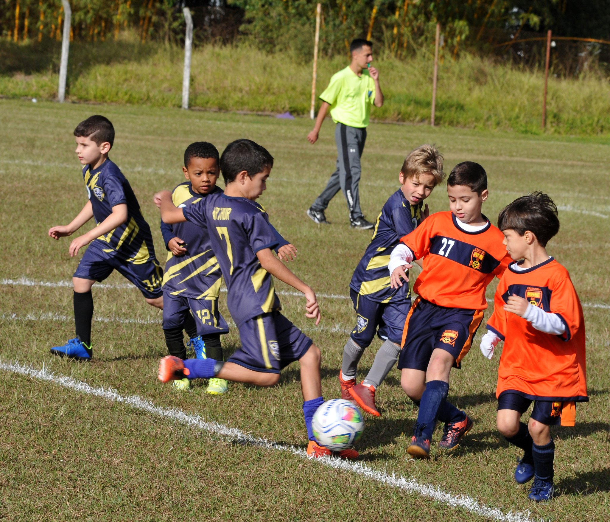 Bola rola neste fim de semana para jogos de Futebol, Fut-7 de Escolinhas e Futsal feminino em Petrópolis
