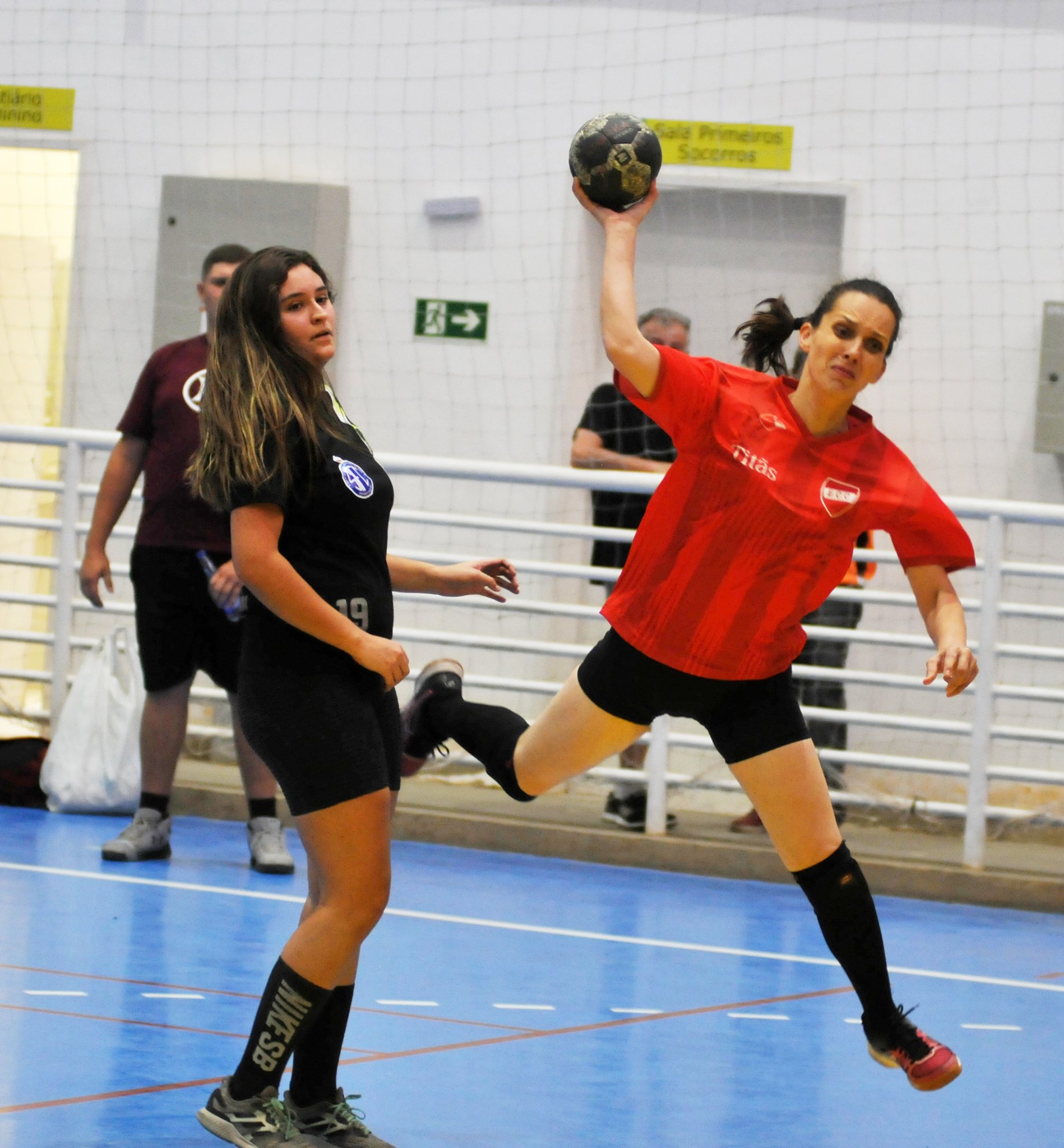 Vôlei e Handebol agitam quadras de Petrópolis neste domingo