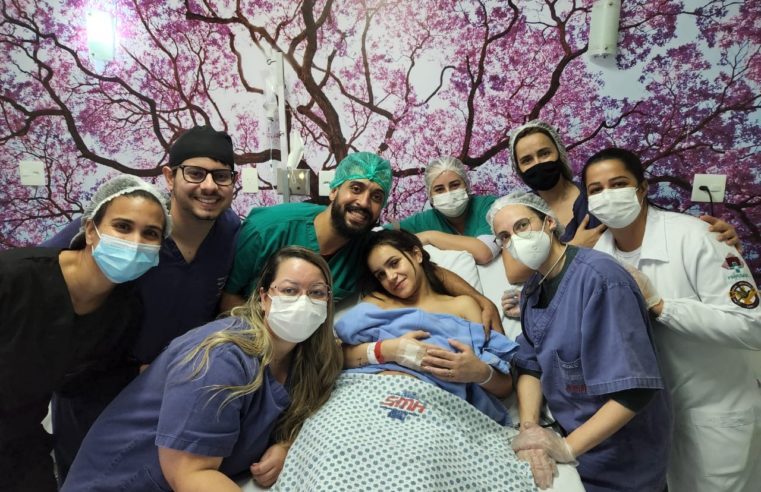 Gestante soterrada na enchente de Petrópolis inaugura sala de parto do Hospital SMH 