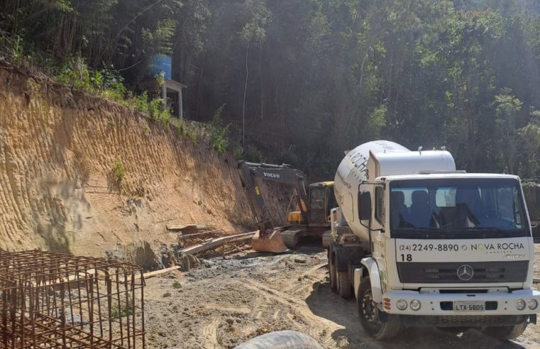 5ª UPAm identifica movimentação irregular do solo e corte de árvores durante fiscalização em Petrópolis