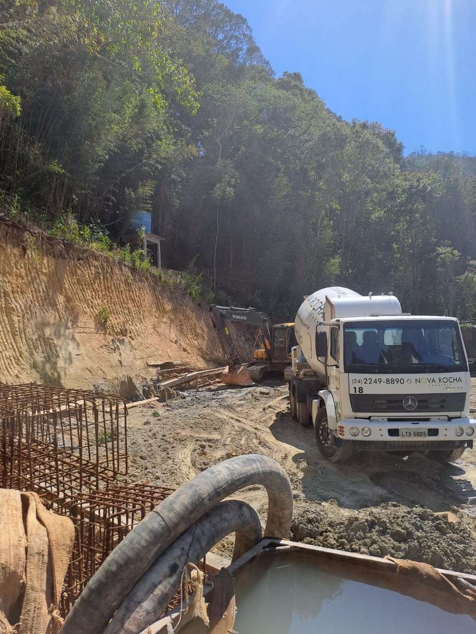 5ª UPAm identifica movimentação irregular do solo e corte de árvores durante fiscalização em Petrópolis