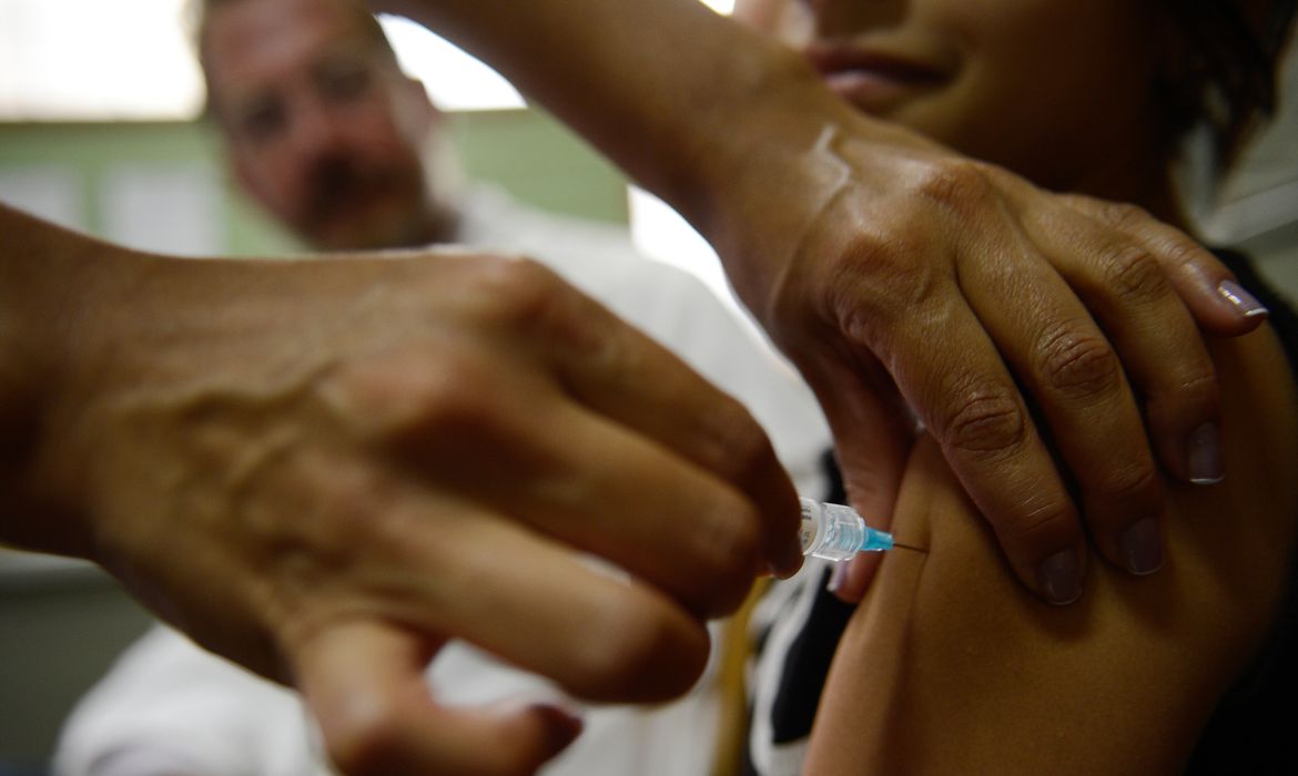 MS amplia público alvo para vacinação contra o HPV e Meningite