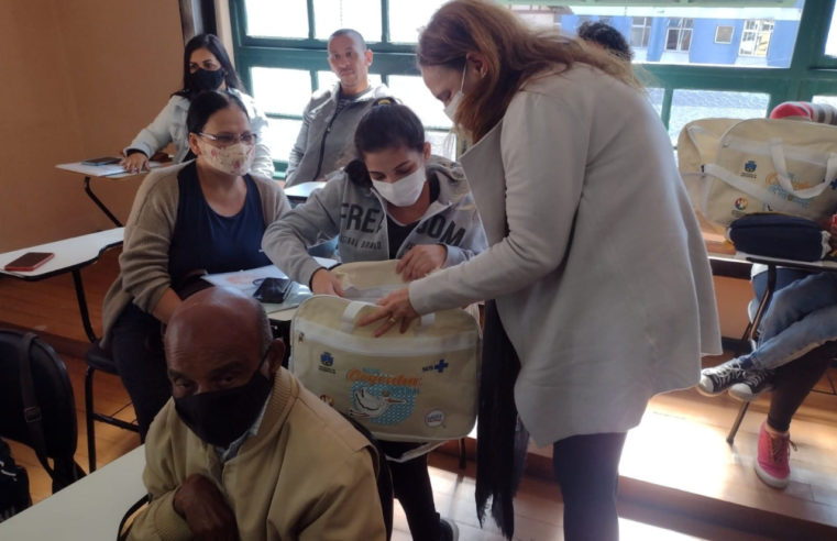 Gestantes atendidas no Centro de Saúde recebem kit da Rede Cegonha Imperial