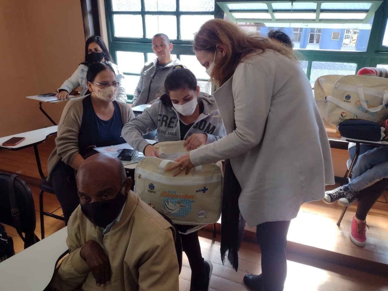 Gestantes atendidas no Centro de Saúde recebem kit da Rede Cegonha Imperial