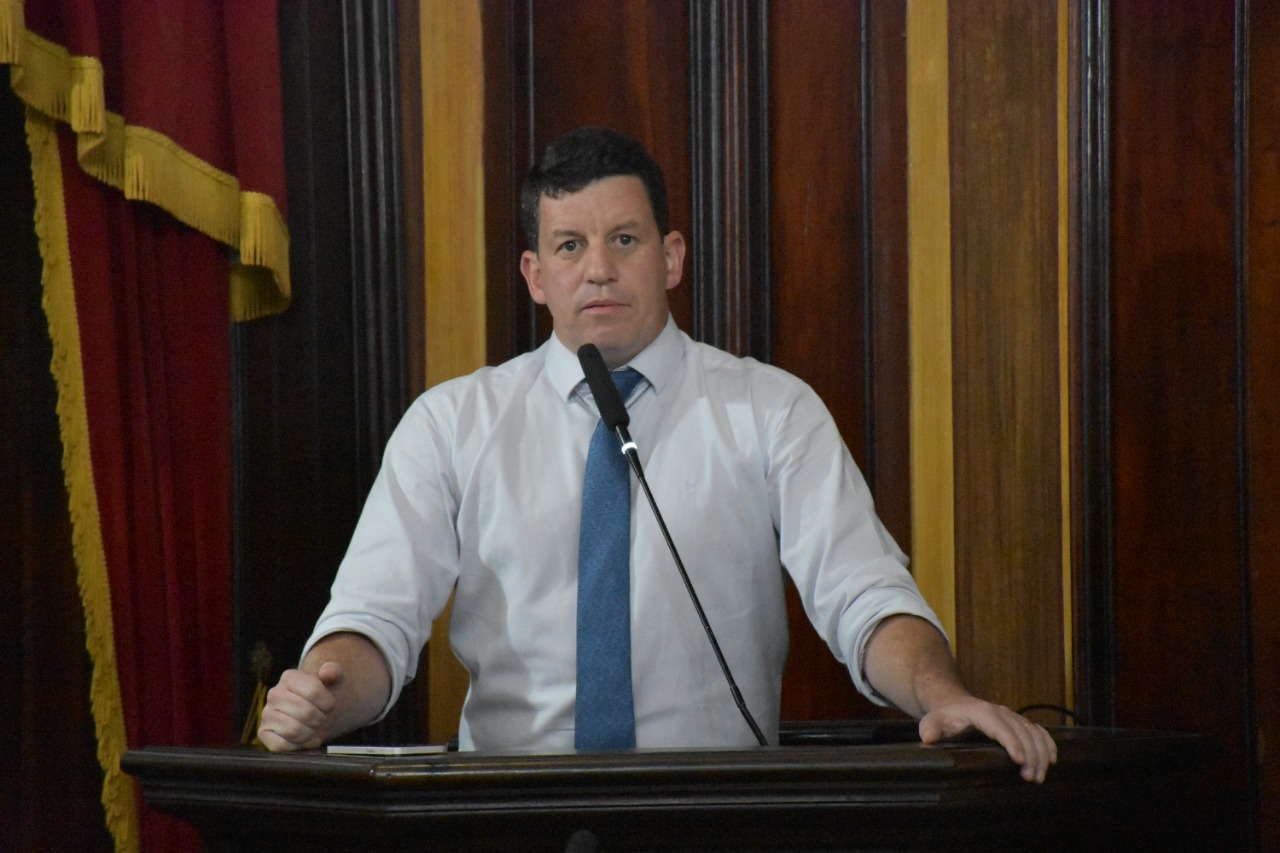 Repasse de R$ 4,8 milhões para custeio da gratuidade de idosos no transporte público de Petrópolis tem que garantir redução da tarifa de ônibus, diz Hingo Hammes