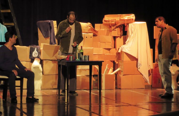 Satura Companhia de Teatro volta aos palcos com “Porão de Baleias”