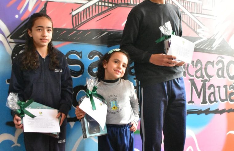 Vencedores do concurso de redação e desenho em comemoração ao Bicentenário da Independência são premiados
