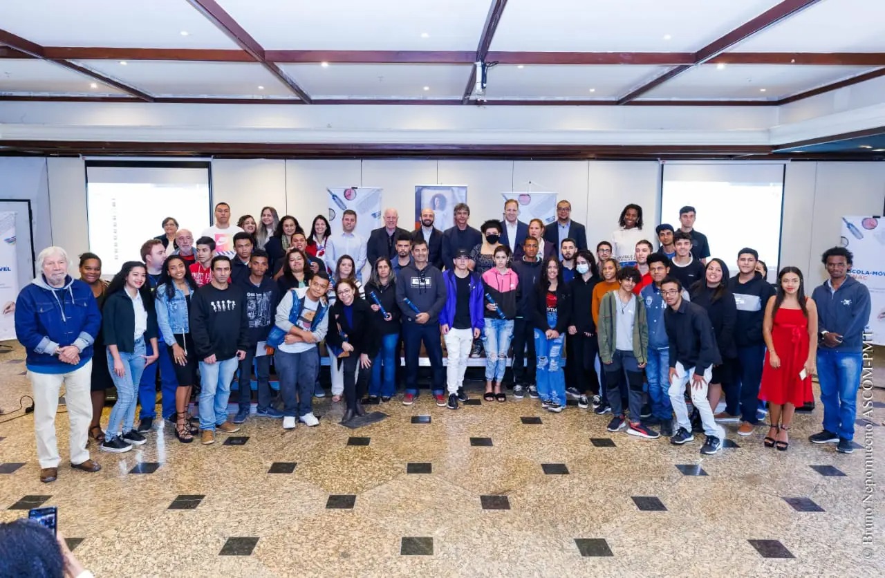 Mais de 100 alunos da Escola Móvel de Tecnologia do Senac RJ recebem certificados em Teresópolis