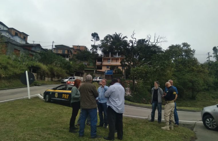 Representantes da Secretaria de Estado de Obras e Infraestrutura, PRF, DER, Concer e prefeitura participam de vistoria na ligação Bingen-Quitandinha