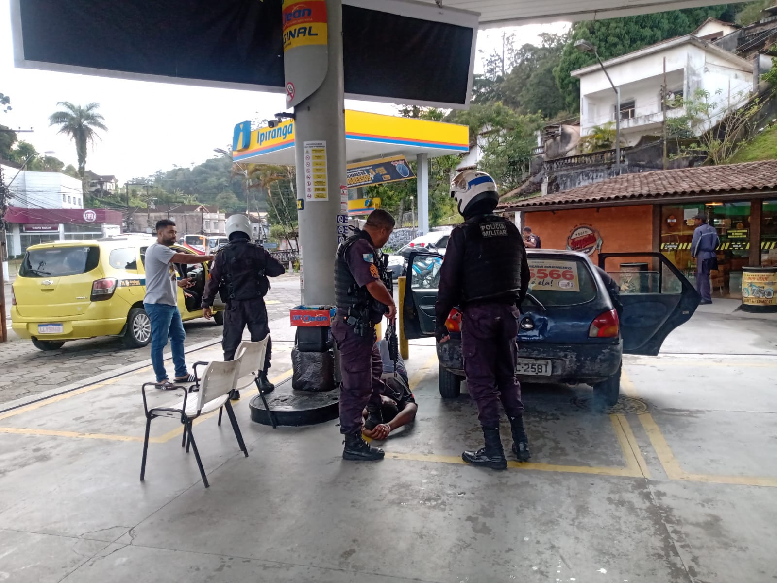 Policiais Militares prendem assaltantes em flagrante no Quitandinha