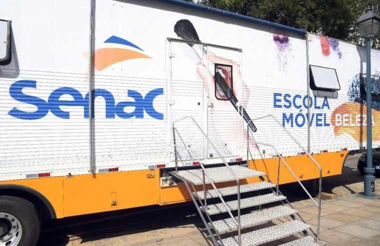 Bairro de São Pedro recebe Escola Móvel Moda e Beleza do SENAC/RJ e Feirão Emprega Terê