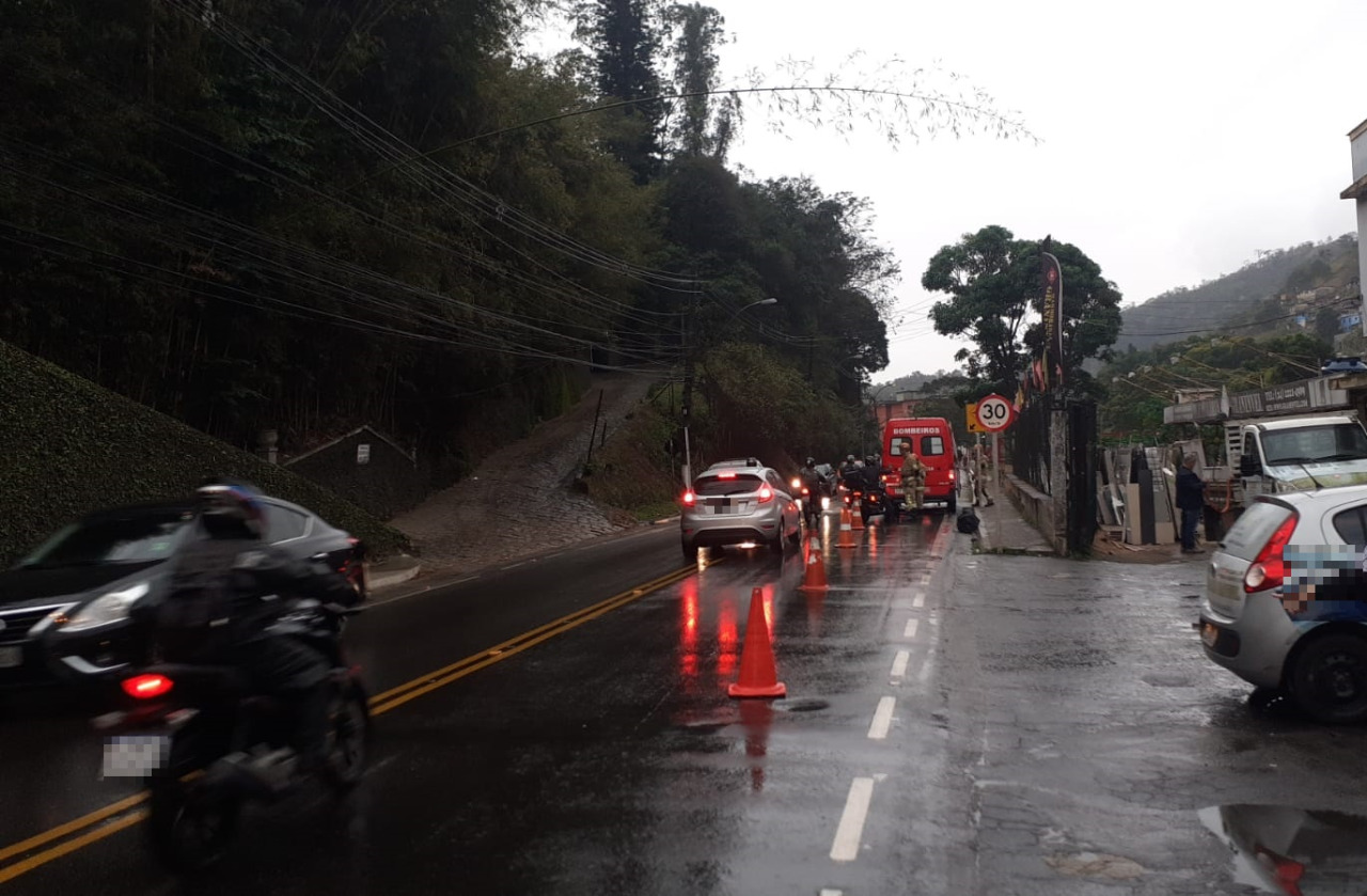 Petrópolis: Três acidentes de moto em 45 minutos prejudicam nove linhas de ônibus