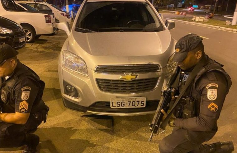 Dois homens são presos em Petrópolis após roubarem carro em Teresópolis