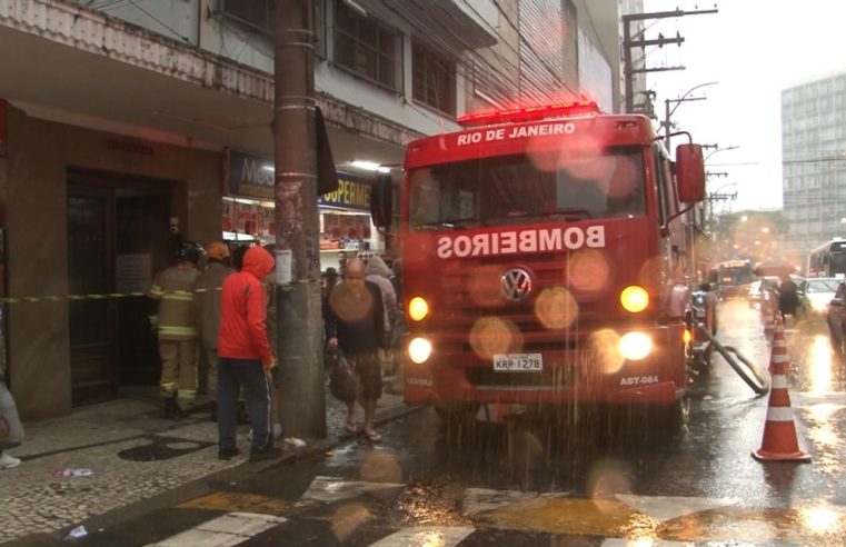Princípio de incêndio é registrado em apartamento na Rua Paulo Barbosa, em Petrópolis