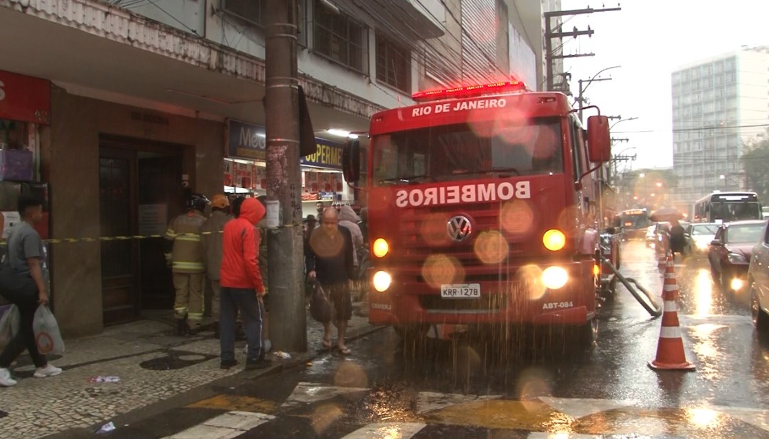 Princípio de incêndio é registrado em apartamento na Rua Paulo Barbosa, em Petrópolis