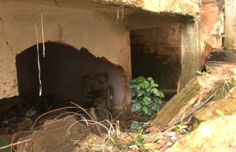 Vítimas das tragédias em Petrópolis denunciam desinterdição de casas em situação de risco