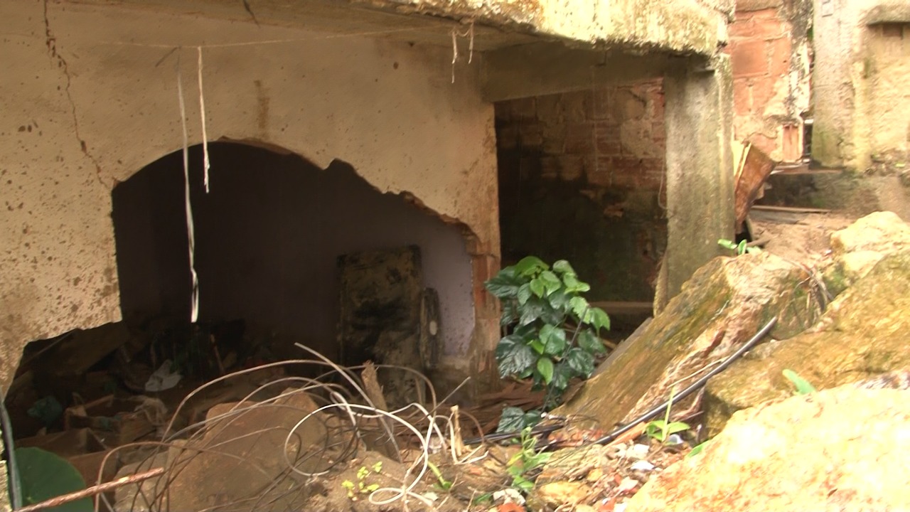 Vítimas das tragédias em Petrópolis denunciam desinterdição de casas em situação de risco