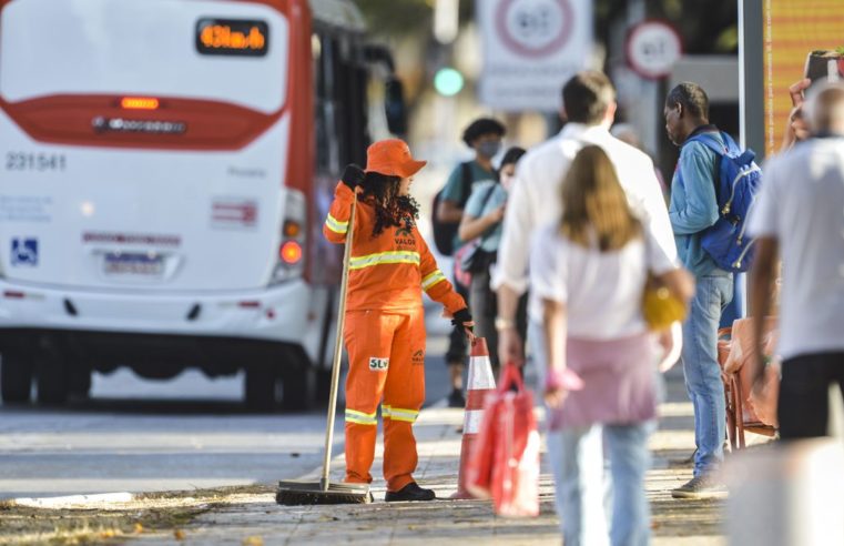 Brasil registra 155 mortes e 13,4 mil novos casos de covid-19 em 24h