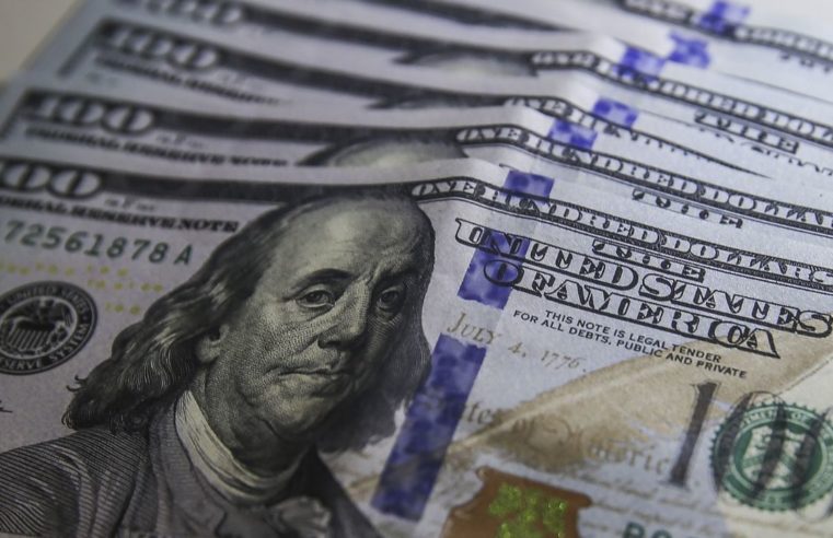 Dólar sobe para R$ 5,24 com medo de recessão no exterior