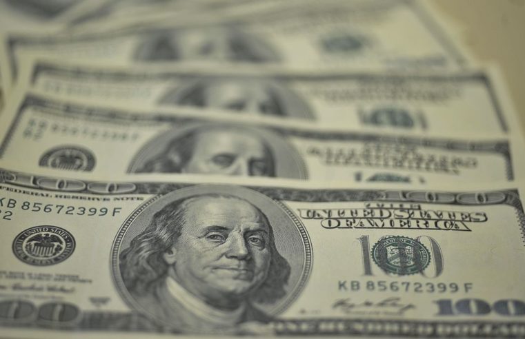 Dólar sobe para R$ 5,23 e atinge maior nível em um mês