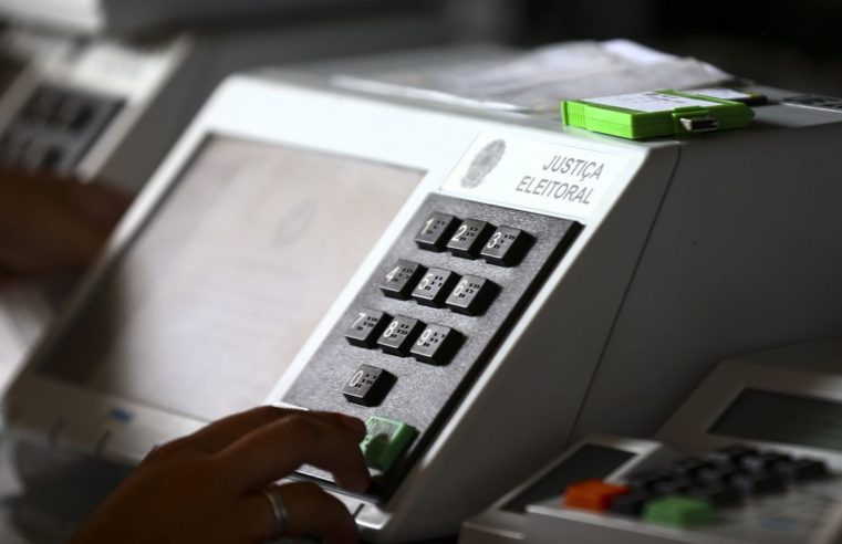 Presidente do TSE apresenta sala de totalização de votos
