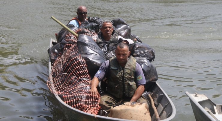 Patrulha Fluvial retira mais de 290Kg de lixo do Rio Paraíba do Sul