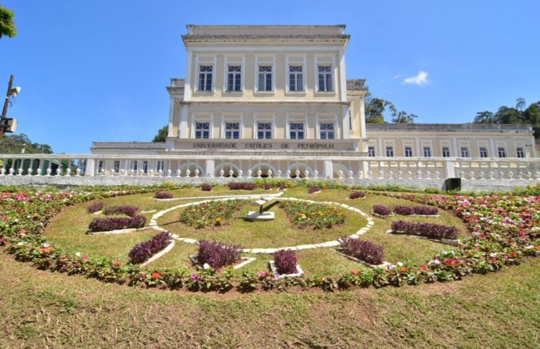 No Dia Mundial do Turismo, Prefeitura de Petrópolis entrega restauração do Relógio das Flores e lança Calendário de Eventos 2023