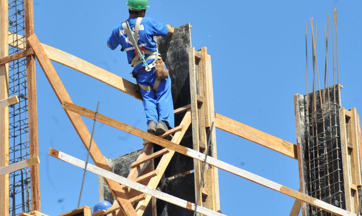 Construção Civil e Indústria têm saldo positivo para geração de emprego em setembro