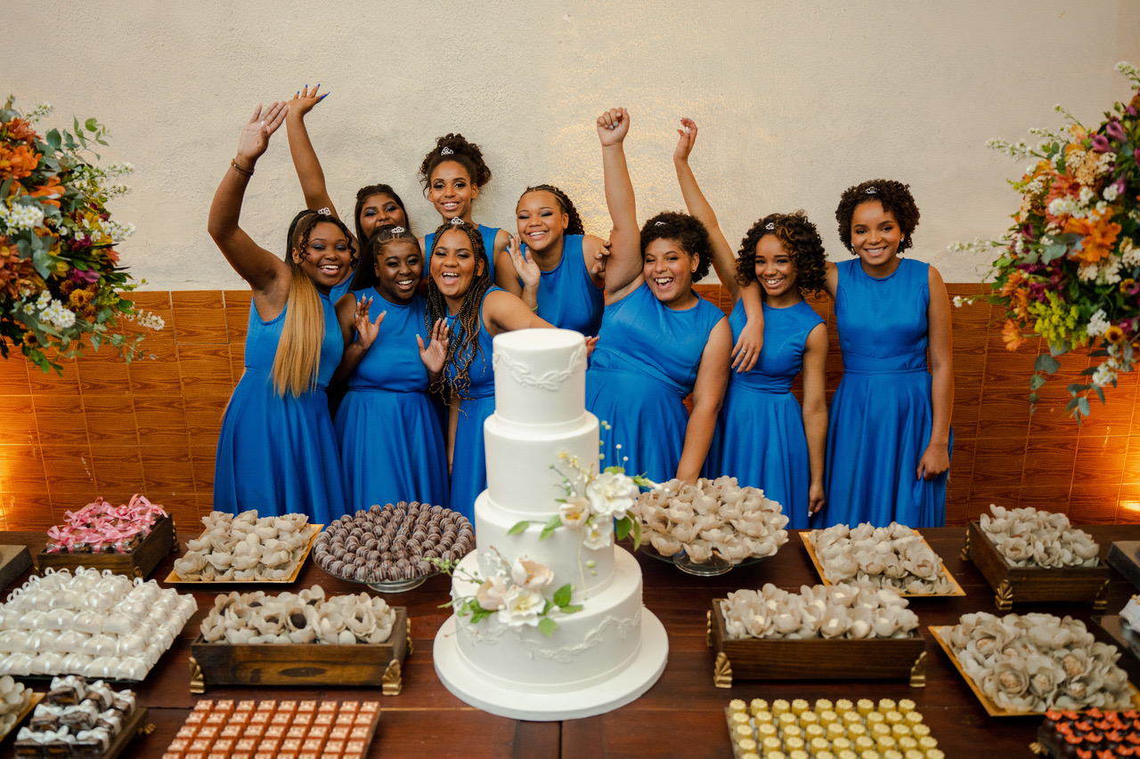 União de forças garante baile de debutantes para meninas de comunidades de Petrópolis