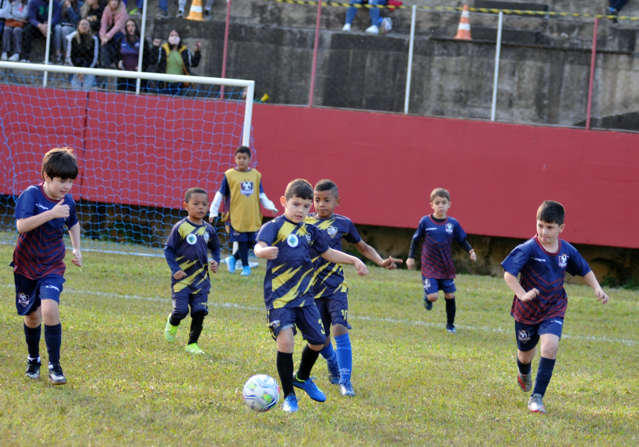 Campeonato Fut-7 de Escolinhas de Petrópolis terá encerramento neste sábado (08)