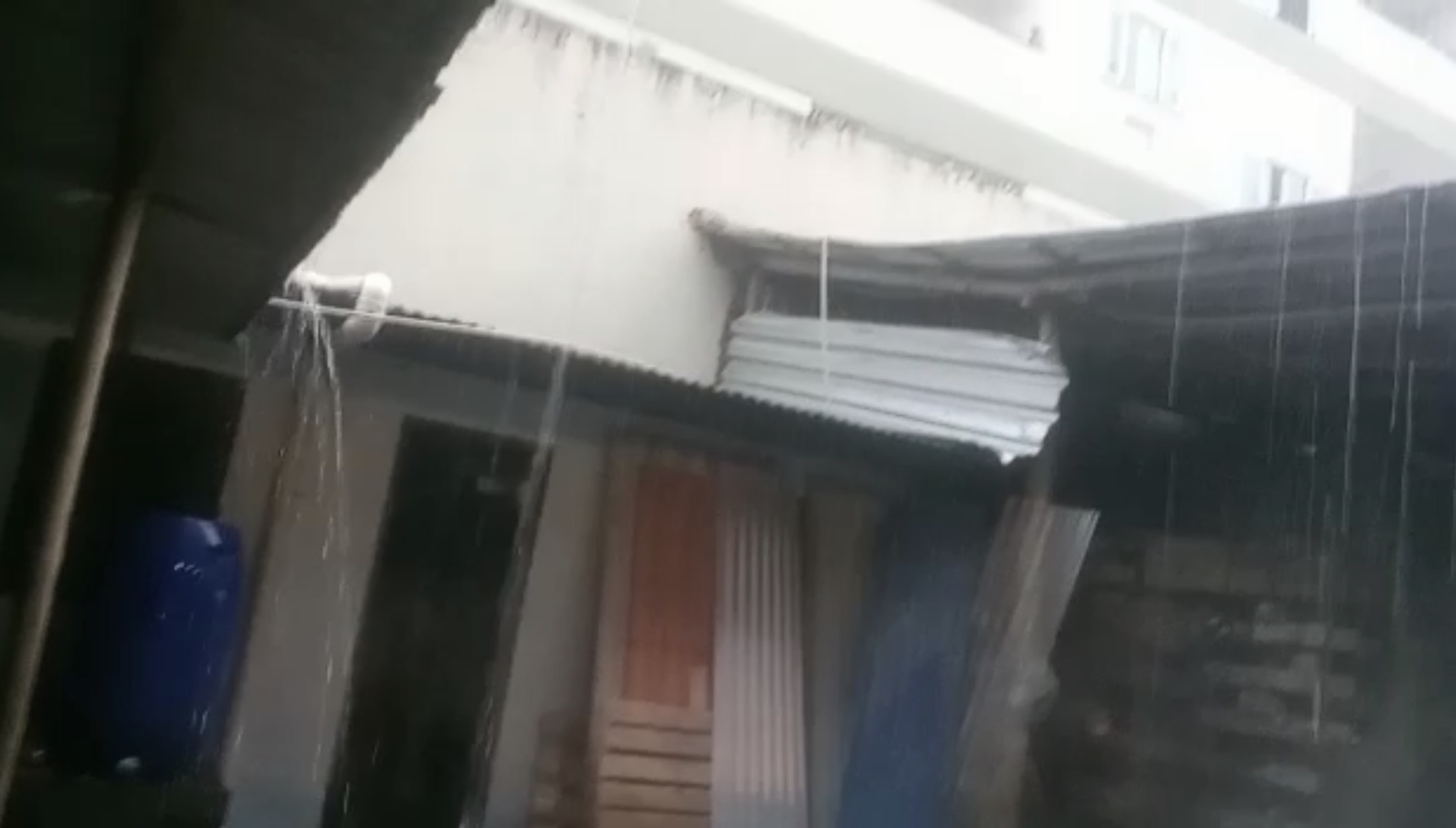 Araras e Areal registram chuva de granizo na tarde deste sábado