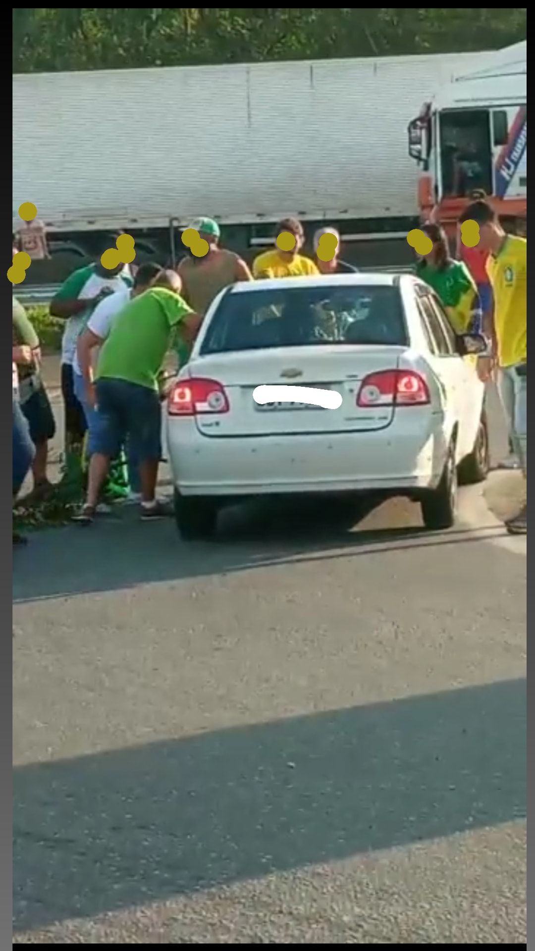 Caminhoneiros fecham estradas no Rio após vitória de Lula