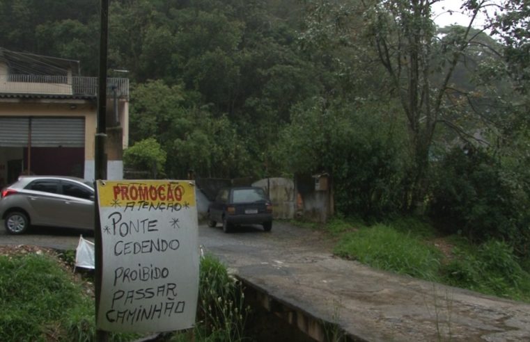 Ponte que liga a Ruas Duarte da Silveira e Paulo Marci de Almeida está danificada