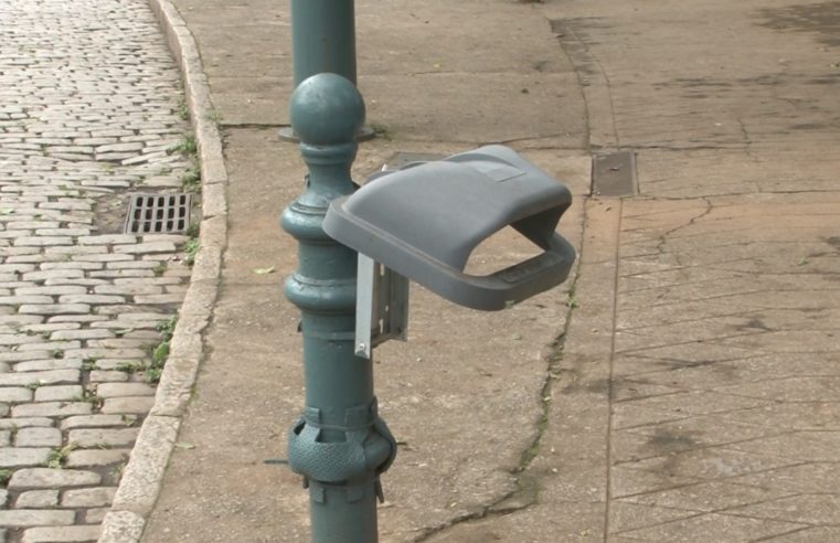 Lixeiras são vandalizadas em Petrópolis