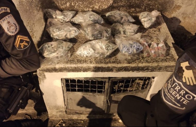 Polícia Militar prende homem por tráfico de drogas no Duques, em Petrópolis