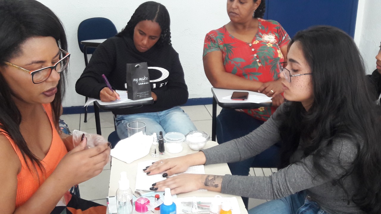 CREAS Teresópolis realiza curso de capacitação de manicures para mulheres assistidas pelo PAEFI