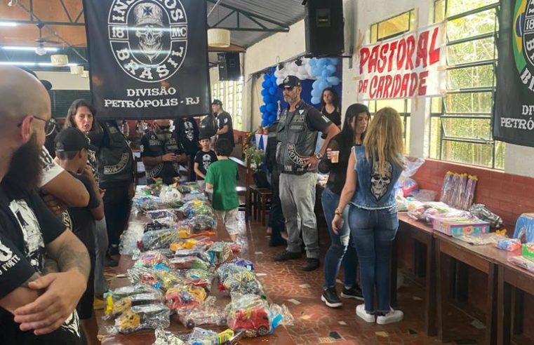 Motoclube Insanos realiza doação de brinquedos no Dia das Crianças